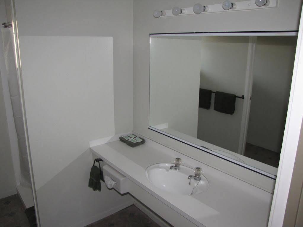 Pembrooke Motor Lodge Уангарей Екстериор снимка
